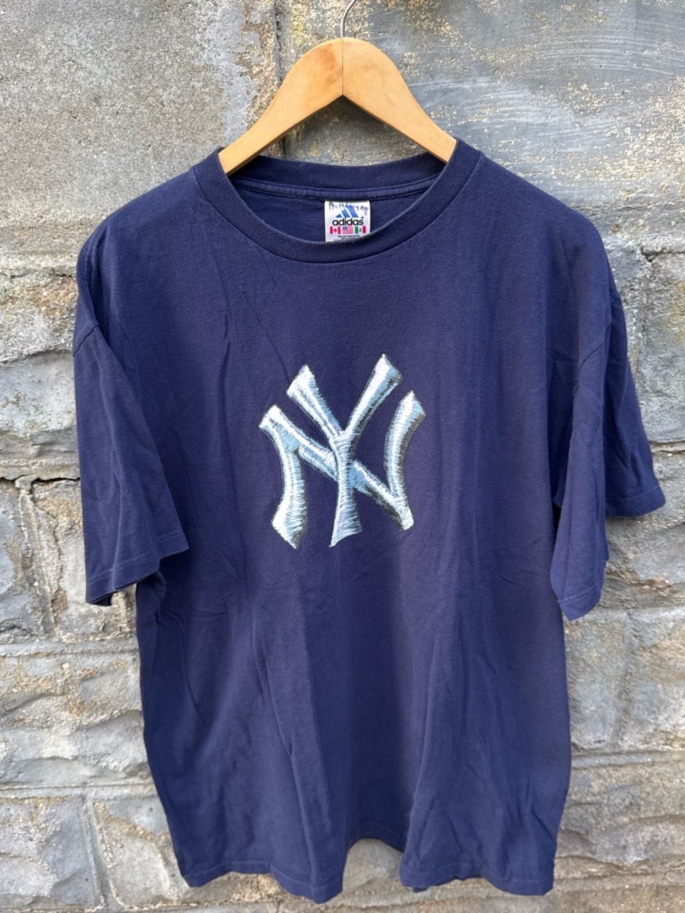 Vintage 2000s Nee York Yankees T Shirt
Size large